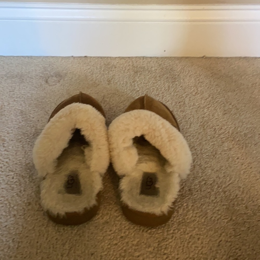 fuzzy slippers - Picture 2 of 2